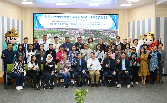 ▲ 경주시는 지난 1일 아세안 7개국 고위급 공무원들을 대상으로 시가 추진 중인 ‘스마트관광도시 조성 사업’을 비롯한 ICT 우수사업 보고회를 가졌다.ⓒ경주시