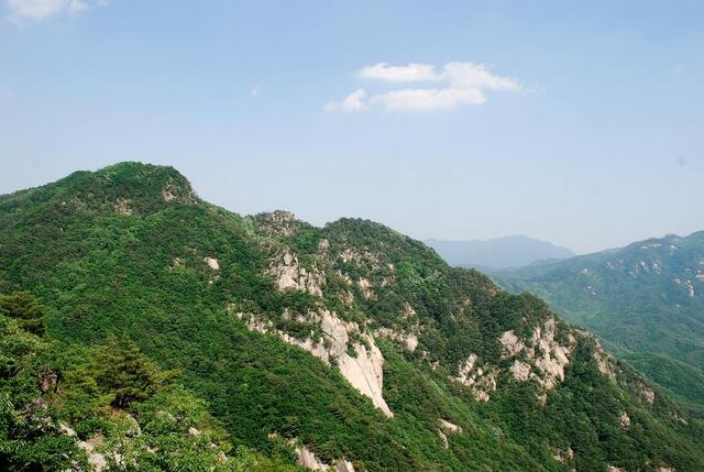 ▲ 전망대에서 바라본 무영봉 산자락.ⓒ진경수 山 애호가