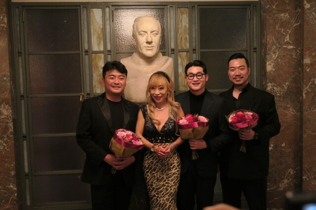 ▲ 소프라조 조수미와 결선 진출 한국인 성악가 다니엘 권(왼쪽부터)·김태한·정인호.ⓒ주벨기에유럽연합한국문화원