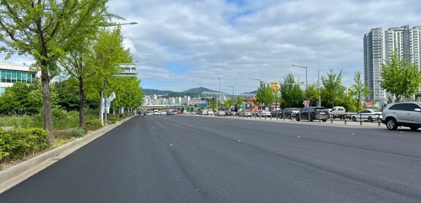 ▲ 대전 건설관리본부가 이달 말까지 유성구·대덕구 13개 구간에서 진행 중인 재포장 사업을 마무리한다.ⓒ대전시