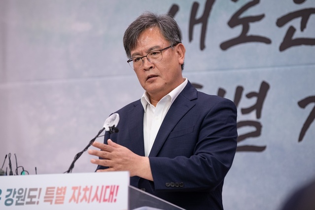 ▲ 박동주 강원도감사위원장이 5일 도청 브리핑룸에서 기자회견을 하고 있다.ⓒ강원도