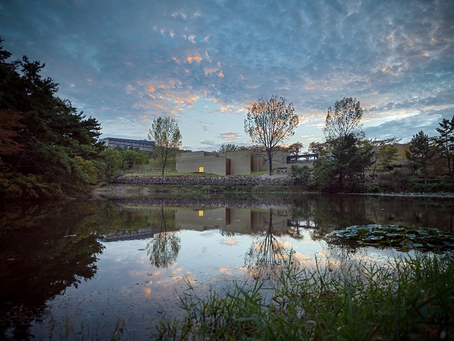 ▲ 저녁노을 빛이 아름답게 물든 아평지.ⓒ경주엑스포