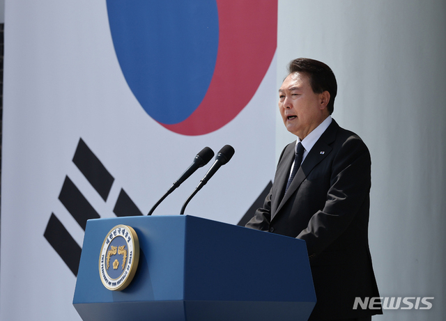 ▲ 윤석열 대통령이 6일 서울 동작구 국립서울현충원에서 열린 제68회 현충일 추념식에서 추념사하고 있다. ⓒ뉴시스