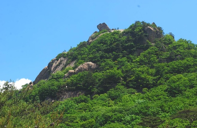 ▲ 배석대에서 바라본 비로봉(해발 1032m).ⓒ진경수 山 애호가