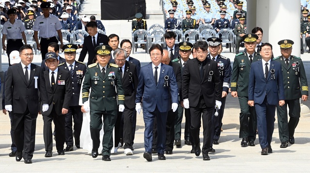 ▲ 추념식은 이철우 경북도지사를 비롯해 신희현 육군제2작전사령관, 배한철 경북도의회 의장, 임종식 경북도교육감 등 기관단체장과 국가유공자 유가족, 참전 유공자, 군인 등 1000여명이 참석해 국가를 위해 희생·헌신하신 분들을 기억하는 뜻깊은 시간을 가졌다.ⓒ경북도