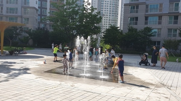 ▲ 대전시가 다음 달 17일부터 8월 31일까지는 물놀이형 수경시설이 본격 가동에 맞춰 정기적인 수질검사 및 시설물에 대한 집중 점검을 시행한다.ⓒ대전시