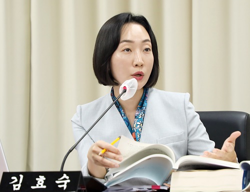 ▲ 세종시의회 교육안전위원회 소속 김효숙 의원이 7일 2023년도 세종교육청의 행정사무감사에서 질의하고 있다.ⓒ세종시의회