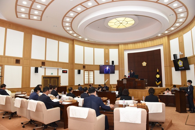 ▲ 경산시의회(의장 박순득)는 7일, 제1차 본회의를 시작으로 29일까지 23일 일정으로 제247회 정례회를 개회했다.ⓒ경산시의회