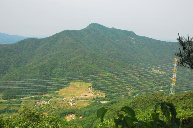 ▲ 보련산 제1봉을 오르면서 바라본 국망산.ⓒ진경수 山 애호가