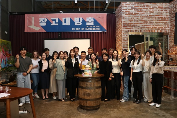 ▲ 부여군은 8일 관내 규암면 소재 ‘청년창고’에 신규 청년 창업가 6개 팀이 입주를 마치고 창업 활동에 돌입했다.ⓒ부여군