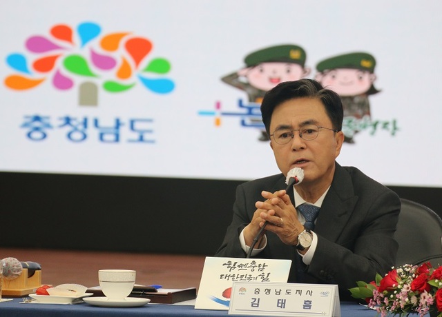 ▲ 김태흠 충남도지사가 9일 오전 논산시청 대회의실에서 언론인과 간담회에서 인사말을 하고 있다.ⓒ이길표 기자