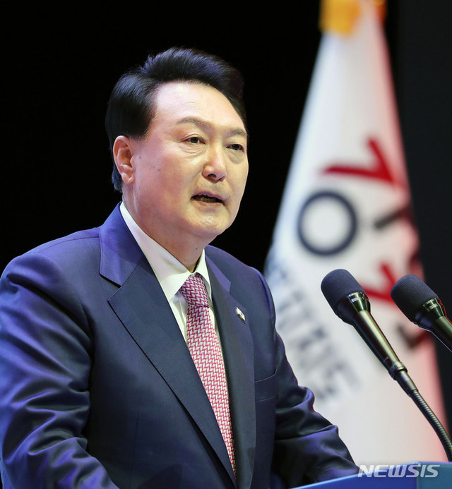 ▲ 윤석열 대통령이 9일 강원도 춘천 강원대학교 백령아트센터에서 열린 강원특별자치도 출범 기념식에서 축사하고 있다.ⓒ뉴시스