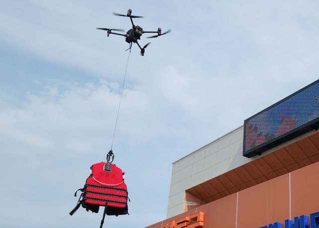 ▲ 충북 영동군이 물놀이 안전사고 예방을 위해 드론을 띄운다.ⓒ영동군