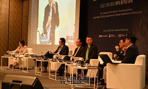 ▲ 4개 국책 연구기관(국가안보전략연구원·국립외교원·통일연구원·한국국방연구원)이 9일 서울 종로구 포시즌스 호텔에서 '윤석열 정부 출범 1주년 외교·안보·통일 분야 평가와 과제'를 주제로 공동학술회의를 개최했다. ⓒ조문정 기자