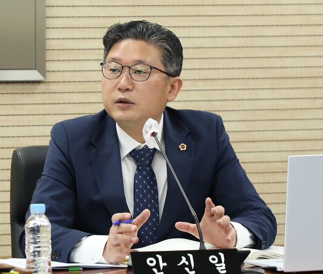 ▲ 안신일 세종시의원이 9일 세종시의회 행정사무감사에서 
