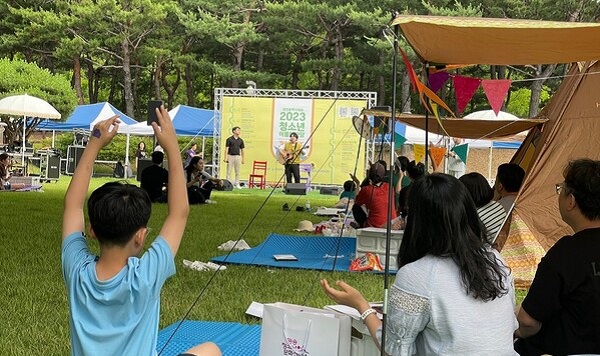 ▲ 10일 평송청소년문화센터에서 개최된 ‘2023년 제2회 청소년어울림마당 가족 캠핑 버스킹’ 행사.ⓒ대전시