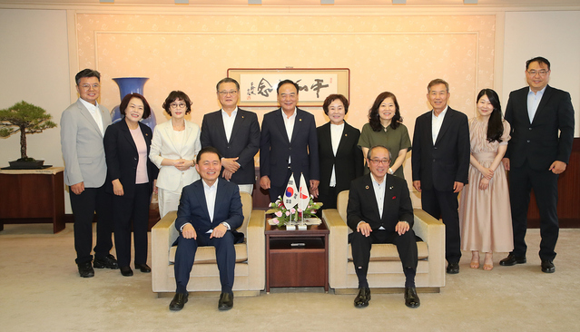 ▲ 대구시 대표단은 기념식에  히로시마 시장을 예방해 의견을 교환했다.ⓒ대구시
