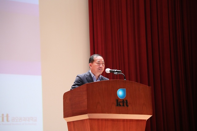 ▲ 곽호상 국립금오공과대학교(총장이 2023 토요방과 후 프로그램 입학식 및 학부모 설명회에서 환영사를 하고 있다.ⓒ금오공대