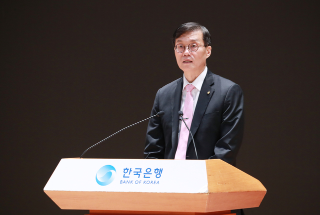 ▲ 이창용 한국은행 총재가 12일 한국은행 창립 73주년 기념사를 밝히고 있다. ⓒ뉴데일리