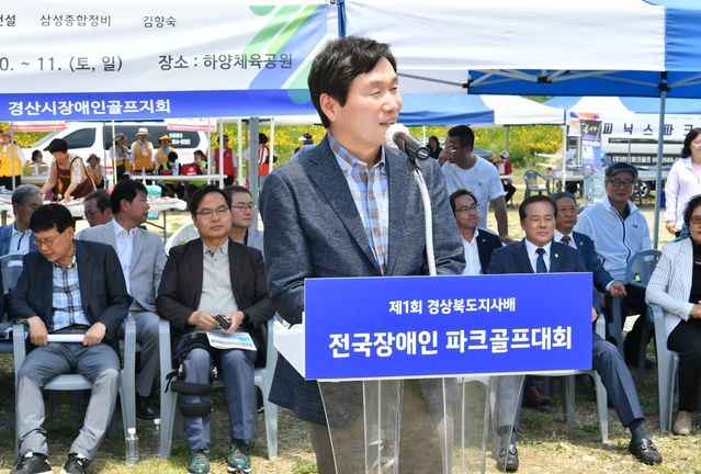 ▲ 조현일 경산시장은 개회식에서 “스포츠정신을 바탕으로 멋진 승부를 펼쳐 주시길 바라고, 동호인 간 따뜻한 정을 나눌 수 있는 계기가 되길 바란다”며 “우리 경산시에서도 장애인 생활체육 환경 조성에 지속적인 관심과 노력을 다하겠다”고 말했다.ⓒ경산시