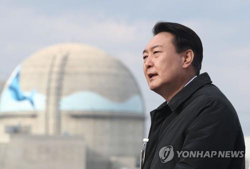 ▲ 2021년 대선후보 때 울진 신한울 3·4호기 건설중단 현장 방문한 윤석열 대통령.ⓒ연합뉴스