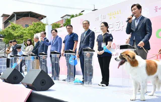 ▲ 조현일 경산시장은 “내실 있는 축제를 통해 경산시가 반려인과 시민이 어우러지는 행복한 반려동물 친화도시가 되도록 힘껏 노력하겠다”고 소회를 밝혔다.ⓒ경산시