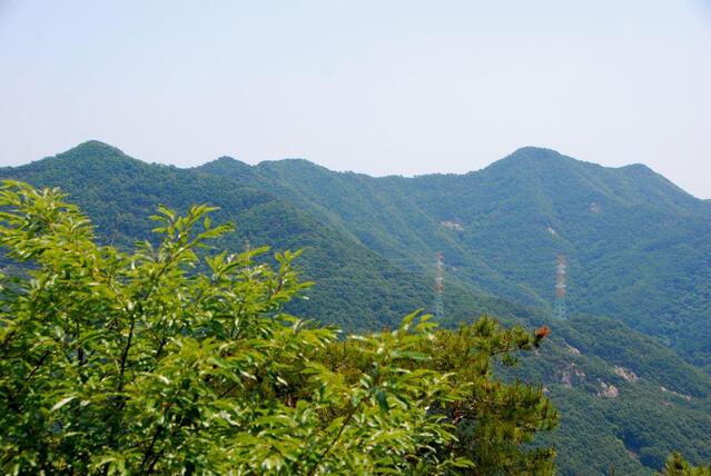 ▲ 하행 시 바라본 보련산 산줄기.ⓒ진경수 山 애호가