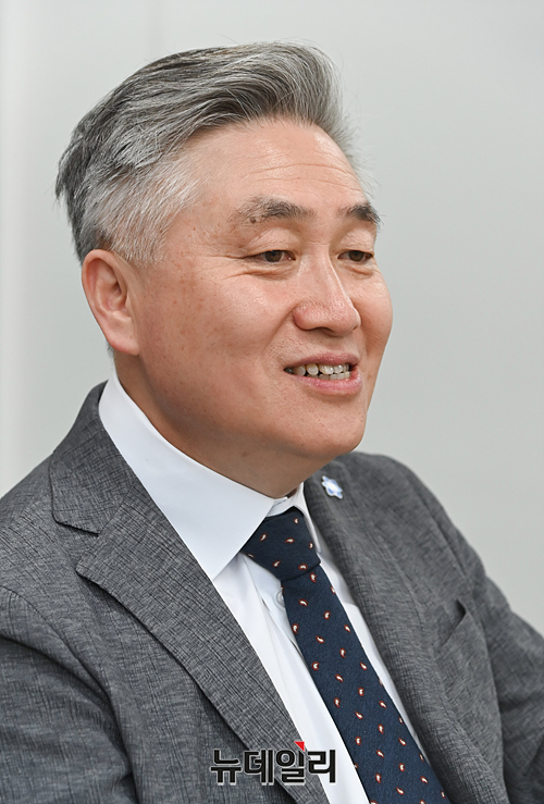 ▲ 정범진 경희대 원자력공학과 교수가 13일 오후 서울역에 위치한 뉴데일리 본사에서 뉴데일리와 인터뷰하고 있다. ⓒ서성진 기자