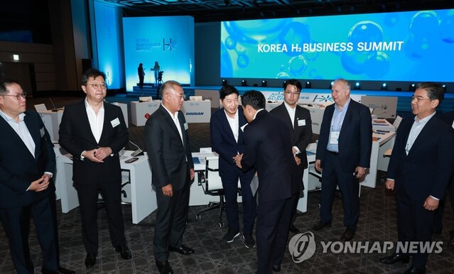 ▲ 정의선 현대차그룹 회장이 이날 서밋 2차 총회에서 수소 분야에 지속적인 투자를 하겠다는 계획을 발표했다. ⓒ연합뉴스