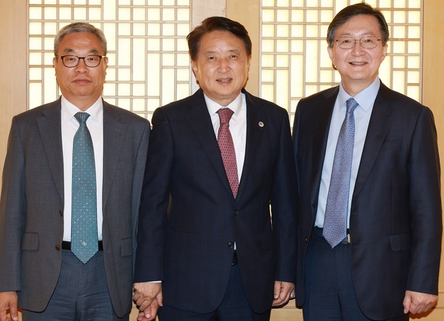 ▲ 김영환 지사가 서울대를 방문해 협력방안을 논의했다.ⓒ충북도