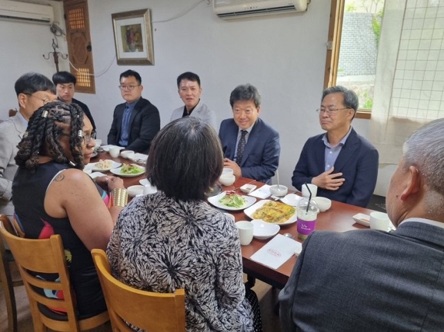 ▲ 울릉군은 14일 서울을 방문한 투산시 한국방문단과 오도창 영양군수와 함께 간담회를 가졌다.ⓒ울릉군