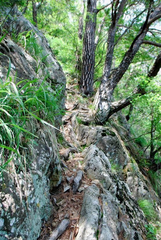 ▲ 보배산 주봉 상행 시 암벽 트래버스 구간.ⓒ진경수 山 애호가