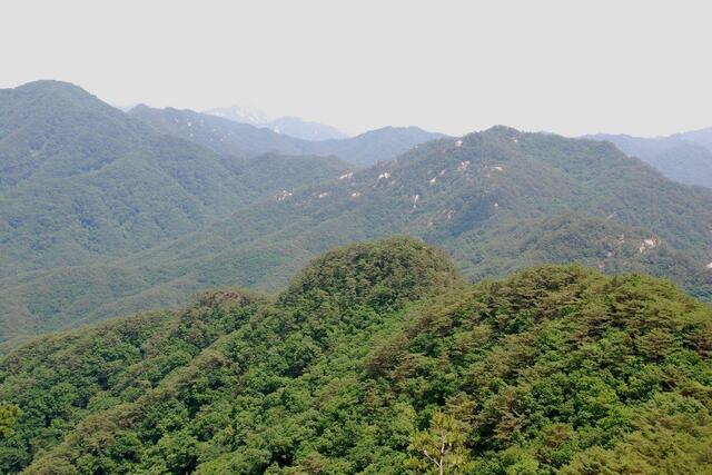▲ 보배산 주봉 도착 직전에 바라본 보배산 부동들.ⓒ진경수 山 애호가