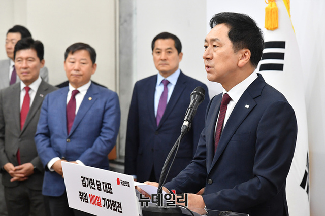 ▲ 김기현 국민의힘 대표가 15일 오전 국회에서 열린 당 대표 취임 100일 비전 발표 및 기자회견에서 모두발언을 하고 있다. ⓒ이종현 기자