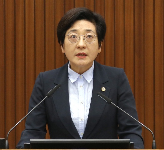 ▲ 이순열 의원이 15일 본회의장에서 의장 당선 인사를 하고 있다.ⓒ세종시의회