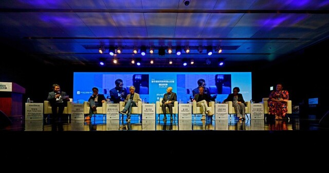 ▲ '제16회 제주해비치아트페스티벌' 개막포럼에서 발제자와 토론자가 토론하는 모습.ⓒ한국문화예술회관연합회