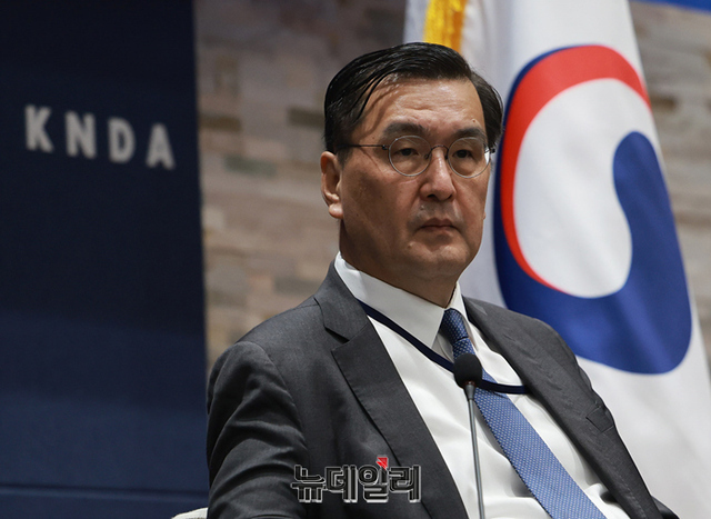 ▲ 이경철 유엔 안보리 담당 고위대표가 15일 국립외교원 외교안보연구소가 '안보리 비상임이사국 진출과 유엔에서의 한국의 역할'을 주제로 개최한 공개회의에서 제1세션(안보리 이사국 수임 경험 및 향후 활동방향) 패널로 참석했다. ⓒ정상윤 기자