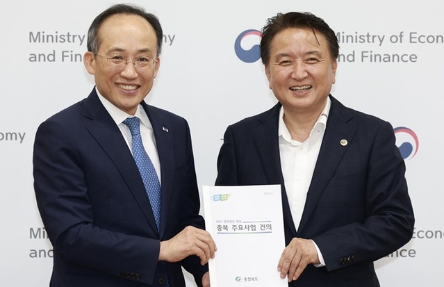 ▲ 김영환 충북지사가 추경호 부총리를 만나 지역 현안사업 국비 반영을 요청했다.ⓒ김영환