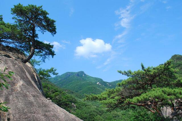 ▲ 용담폭포 전망대에서 바라본 금수산.ⓒ진경수 山 애호가