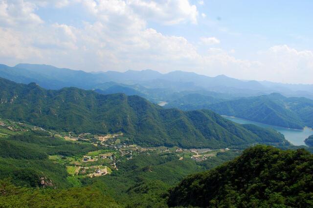 ▲ 데크전망대에서 바라본 가은산 산등성.ⓒ진경수 山 애호가