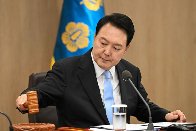 ▲ 윤석열 대통령이 지난 13일 서울 용산 대통령실에서 열린 국무회의에서 개회를 선언하고 있다. ⓒ뉴시스