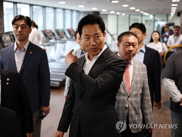 ▲ 오세훈 서울시장이 지난 7일 서울 은평구 청년안심주택인 호반베르디움 스테이원을 방문해 운동시설을 둘러보고 있다. ⓒ연합뉴스