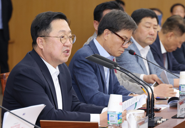 ▲ 이장우 대전시장이 오는 8월에 열리는 대전 0시 축제를 앞두고 시청에서 중간보고회를 가졌다.ⓒ대전시