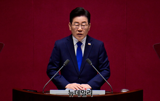 ▲ 이재명 더불어민주당 대표가 지난 19일 국회에서 열린 본회의에서 교섭단체 대표연설을 하고 있다.ⓒ이종현 기자