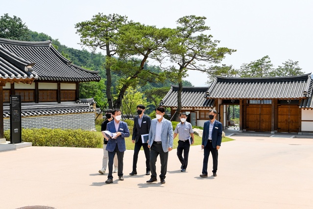 ▲ 박남서 영주시장이 19일 오후 선비촌과 선비세상을 방문해 지역 현안을 점검했다.ⓒ영주시