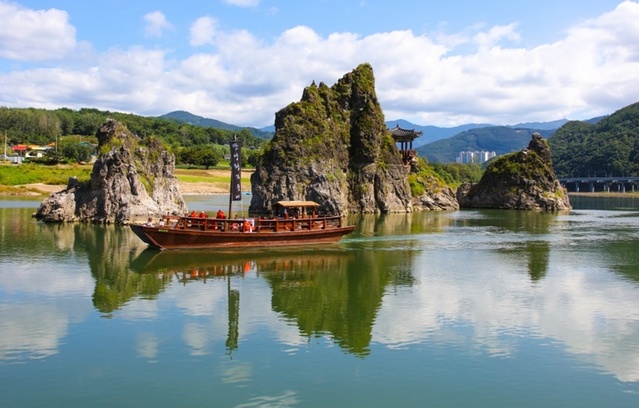 ▲ 단양군이 ‘유네스코 세계지질공원’에 도전한다.사진은 후보지에 포함된 도삼삼봉.ⓒ단양군