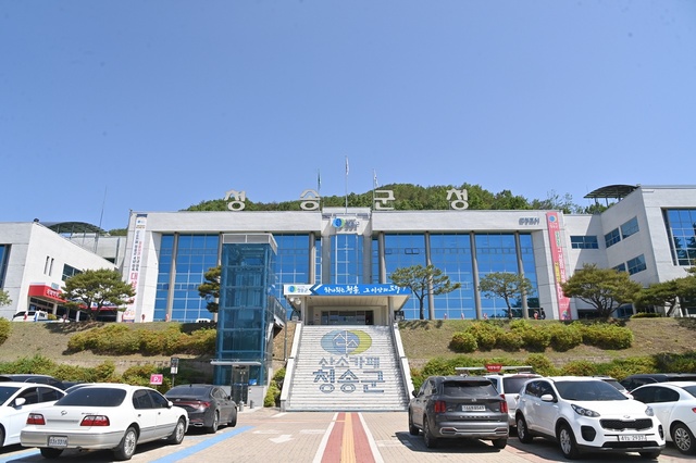 ▲ 청송군(군수 윤경희)은 지난 4월 실시한 2022년 과수생산유통지원사업(FTA사업) 도 자율평가에서 1위를 차지해 최우수 등급을 받았다.ⓒ청송군