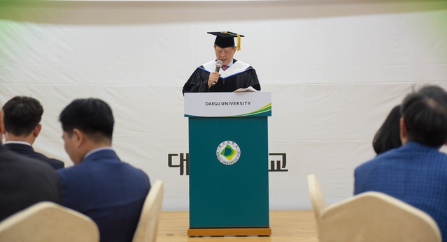 ▲ 이근용 총장은 취임사에서 “지난 4년 동안 대학을 위해 동분서주했던 시간들이 주마등처럼 스쳐간다”며 “앞으로 새로운 시작이라는 마음가짐으로 위기의 시기를 대학의 혁신 기회로 삼고 명문 사이버대학으로 도약을 이루겠다”고 포부를 밝혔다.ⓒ대구사이버대