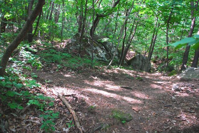▲ 좌측은 악휘봉, 우측은 덕가산으로 가는 제2 Y갈림길.ⓒ진경수 山 애호가