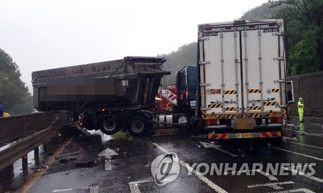 ▲ 빗길 교통사고.ⓒ연합뉴스
